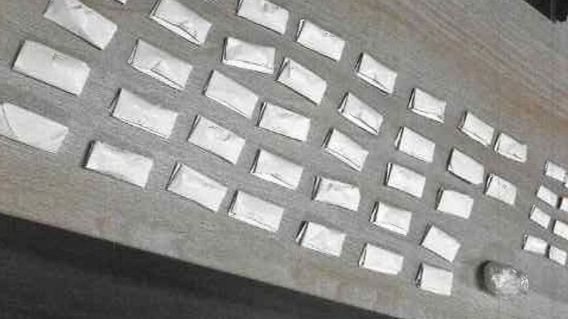 De politie in Zevenaar heeft een man betrapt die drugs in zijn onderbroek had verstopt