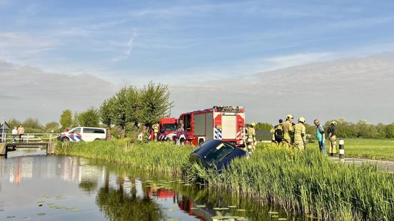 Gewonde bij ongeluk A28 | Auto te water in Wilnis.