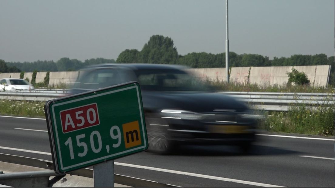 Marcel Jacobs van actiecomité A50 Ewijk weet niet of hij nog in beroep gaat tegen de verhoging van de maximumsnelheid naar 130 kilometer per uur op de A50. Vandaag liet minister Cora van Nieuwenhuizen van Infrastructuur weten dat ze de snelheid tussen de knooppunten Valburg en Ewijk verhoogt van 120 naar 130. Ze veegt daarmee alle bezwaren van tafel.