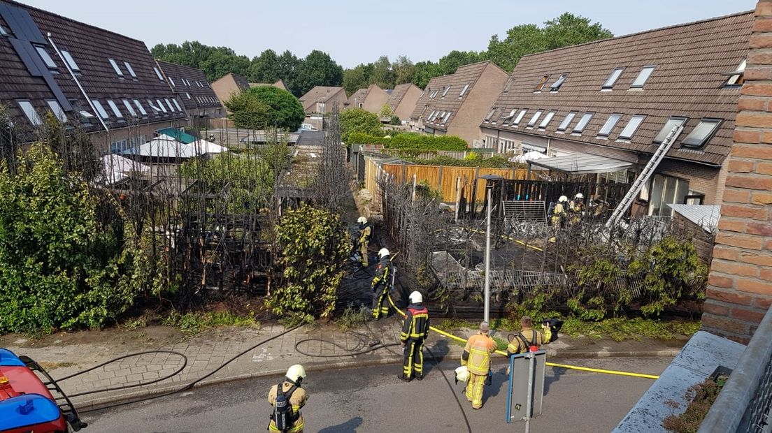 Corniferenbrand slaat over op woning in Hengelo