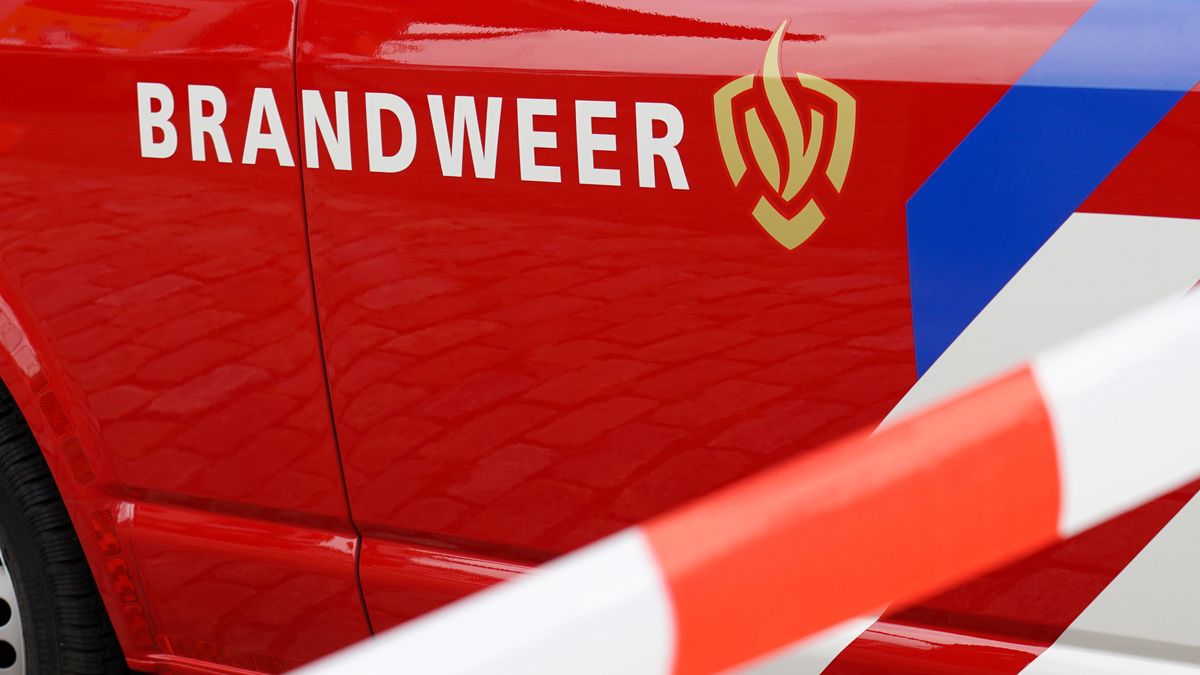 Uitslaande brand in Workum | Politie doet inval in bedrijfsgebouw Aldwâld