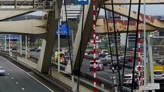 Ongeval A16 Van Brienenoordbrug, vertraging neemt af | Twee minderjarigen opgepakt na straatroof. Ongeval A16 Van Brienenoordbrug, vertraging neemt af | Twee minderjarigen opgepakt na straatroof.