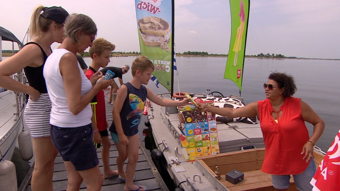 Een ijsje kopen; niet bij de ijscokar, maar de ijscoboot!