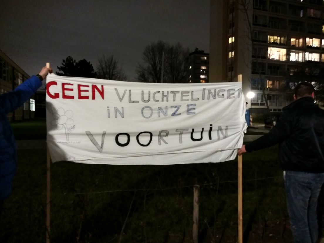 Bewoners Passtoorsstraat Schiedam protesteren tegen vluchtelingen