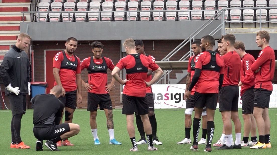 FC Emmen gaat de selectie nog versterken met een aanvaller, maar welke is nog niet bekend