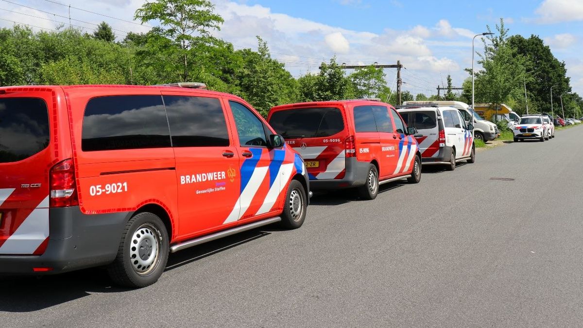 112 Nieuws: politie ontdekt busje met vuurwerk en jerrycans | Brand in vrachtwagen met paarden Enter