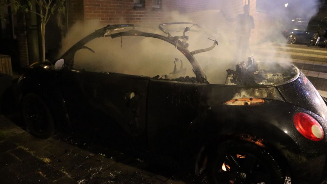 De uitgebrande cabrio in Noordwijk