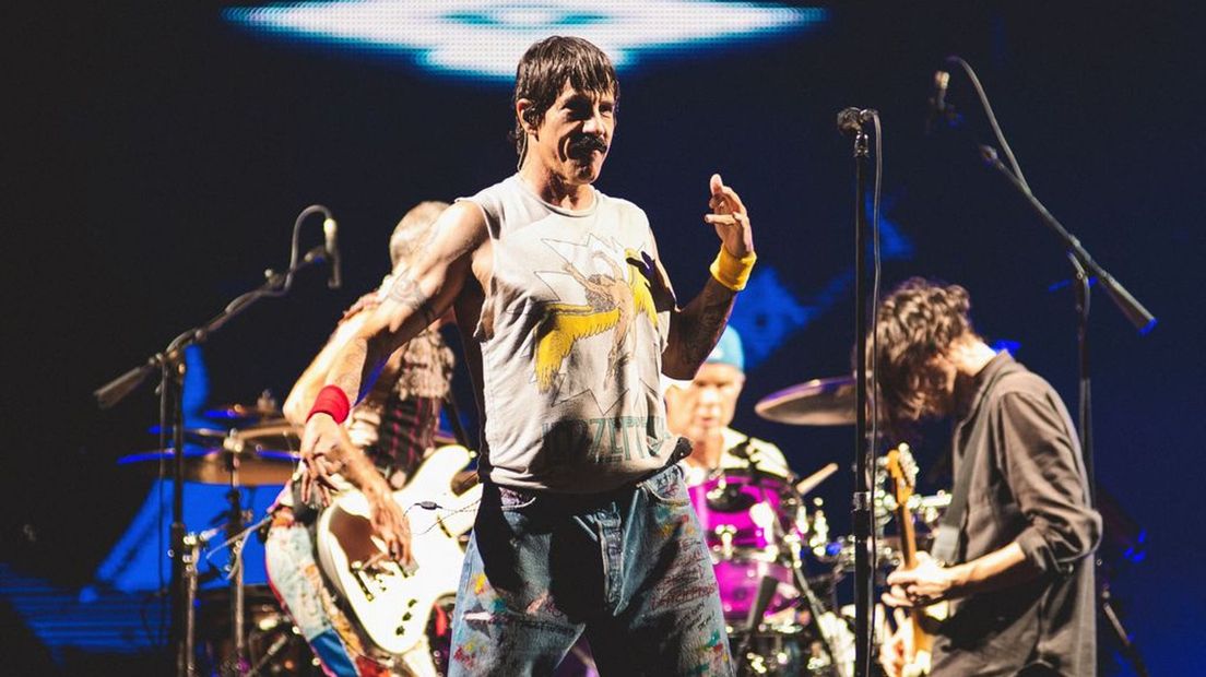 Frontman Anthony Kiedis met de rest van de band.