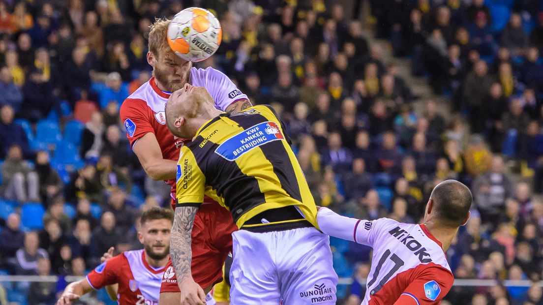 Vitesse heeft zaterdagavond een belangrijke overwinning geboekt tegen directe concurrent FC Utrecht: 2-1. Lange tijd was er niks aan in GelreDome, totdat Bryan Linssen zijn eerst competitiedoelpunt sinds 12 augustus maakte. Daarna ontbrandde de wedstrijd en wisten de Arnhemmers de zege uit het vuur te slepen.