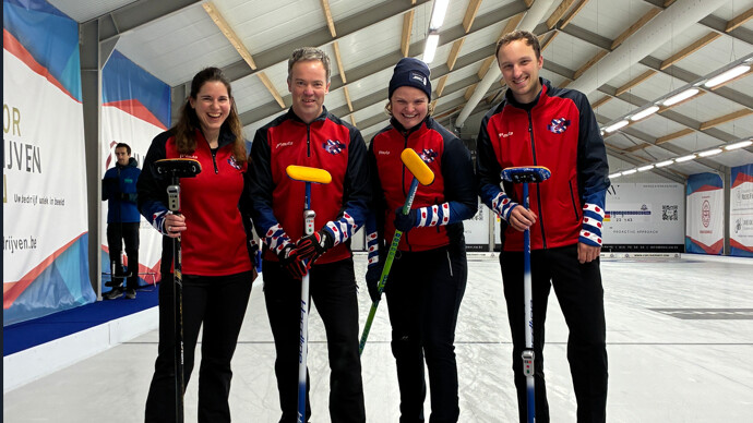 Idske de Jong, Richard Boezerooij, Corine Loijens en Jordi van der Kade fan de Curling Club Fryslân