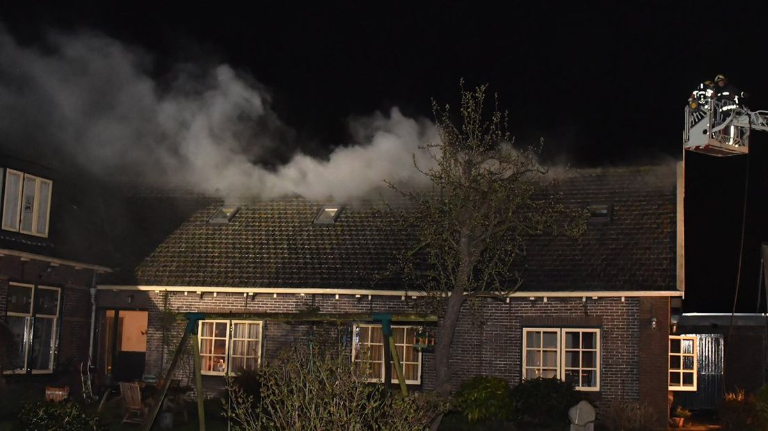 Brand aan de Leidse Slootweg in Woubrugge.