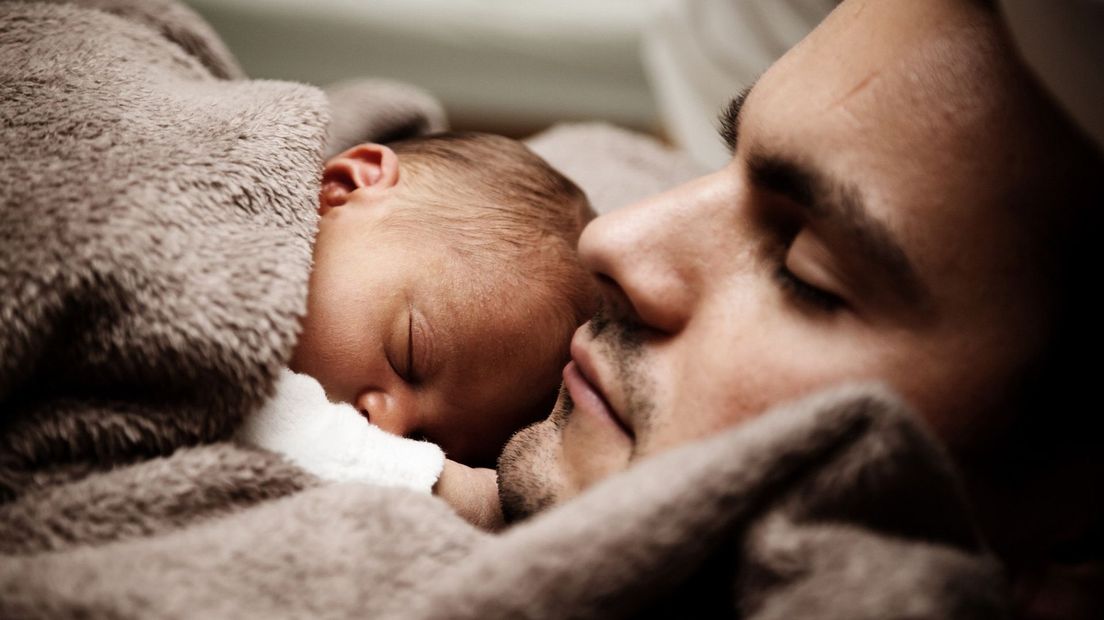 Van huilbaby tot schermtijd voor pubers: nieuwe site Centrum Jeugd & Gezin geeft tips over opvoeden