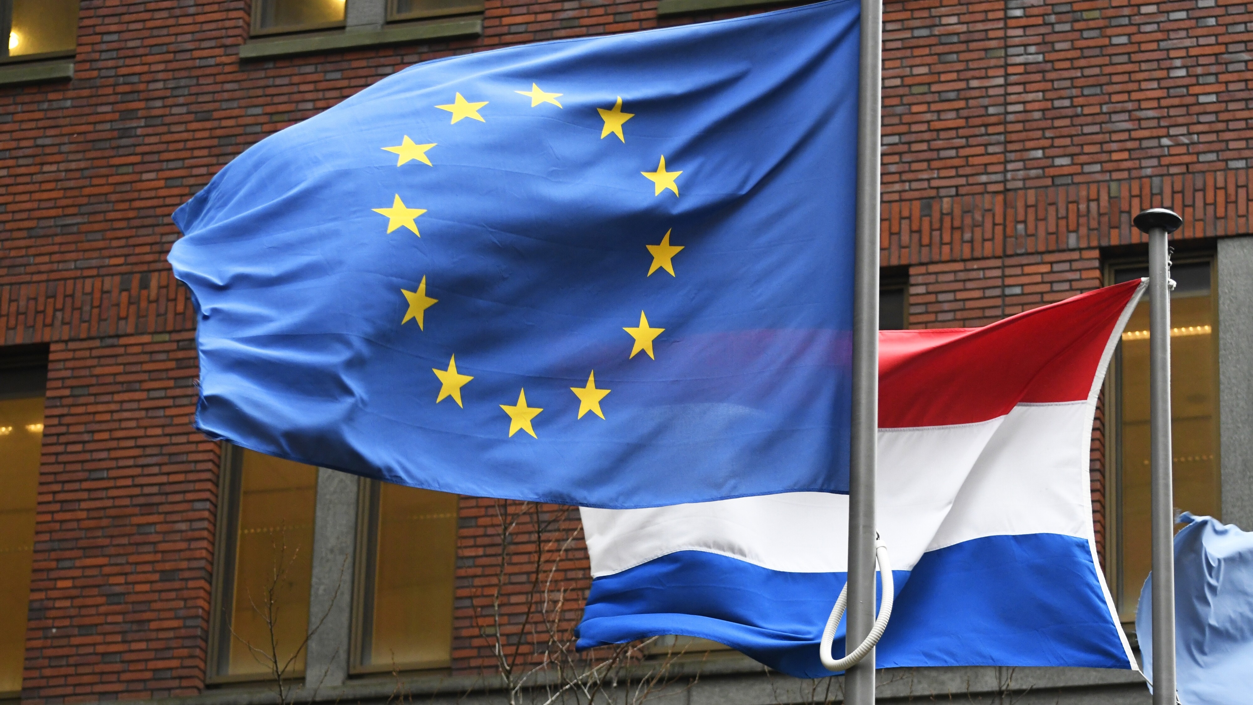De Europese en de Nederlandse vlag