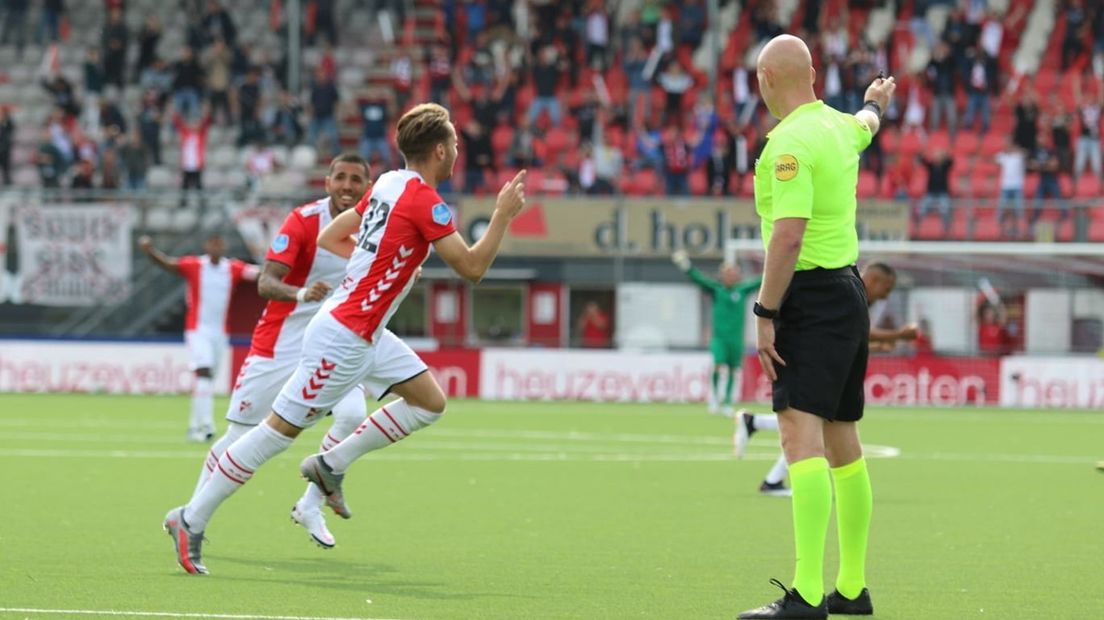 Robbert de Vos scoorde de eerste treffer van het seizoen (Rechten: Chris Kunst Fotografie)