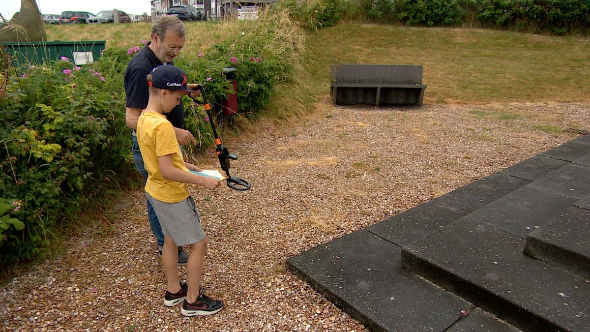 Colijnsplaat omgetoverd naar Romeinse tijd: 'Ik heb een munt gevonden'