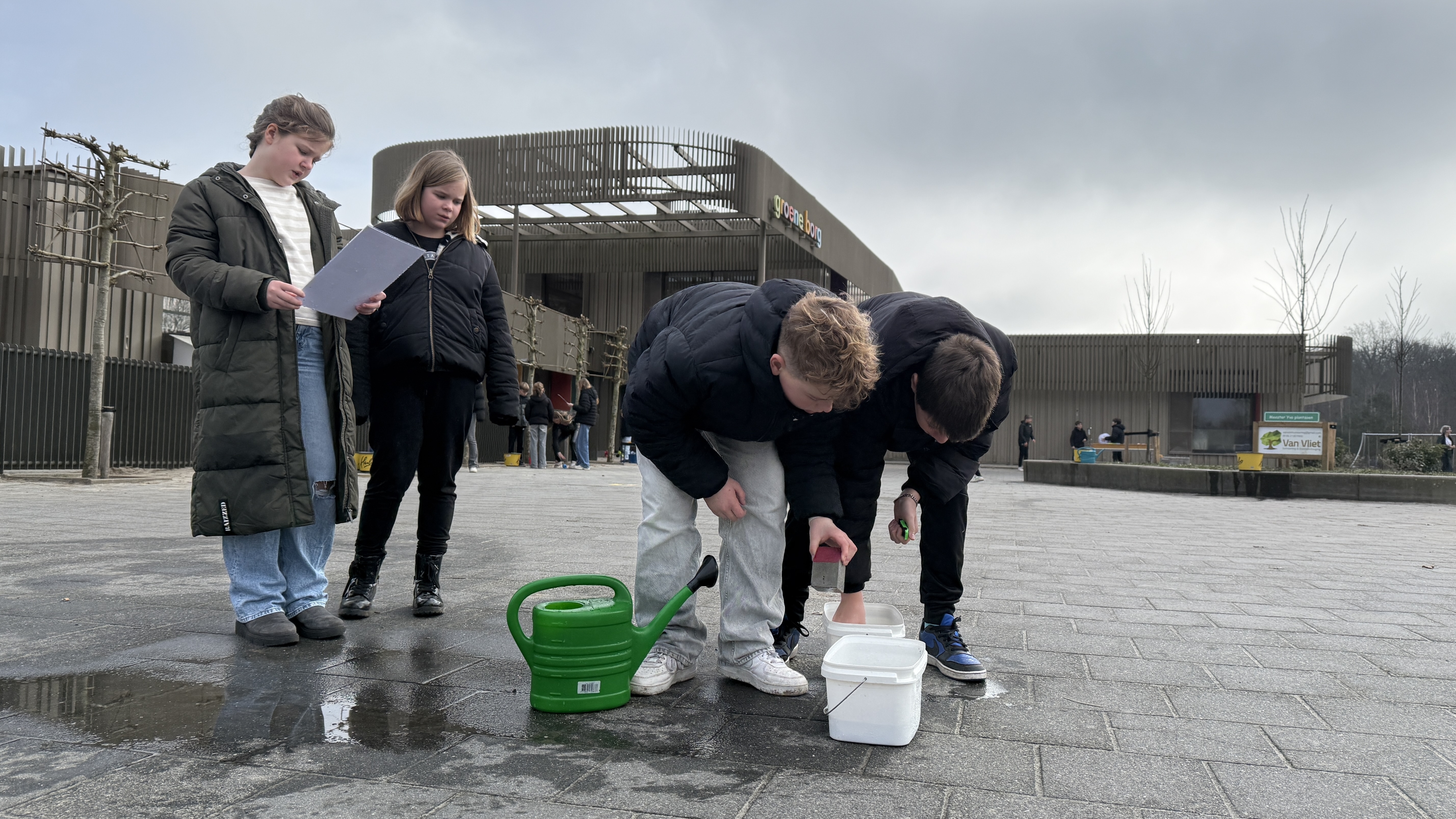 Leerlingen van de twee scholen in Westerbork krijgen klimaatles met experimenten