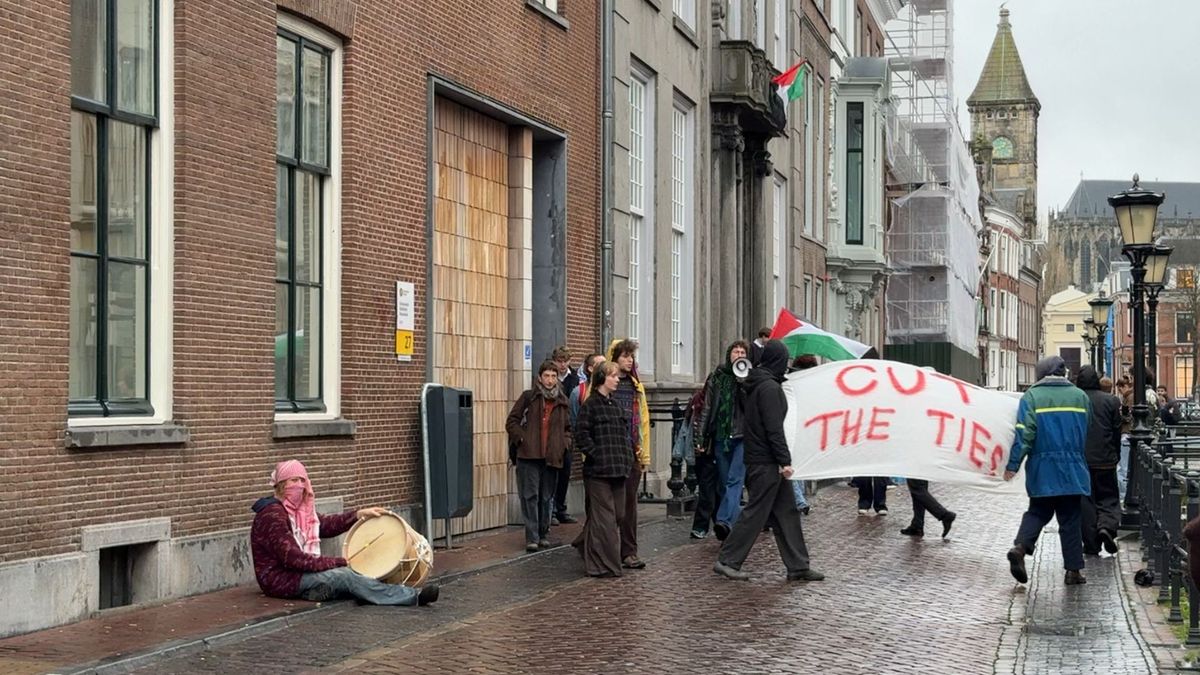 Universiteit Utrecht doet aangifte tegen demonstranten die gebouw bezetten