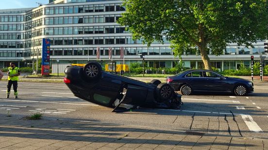 112-nieuws: Auto op de kop | Mogelijk schietincident Home