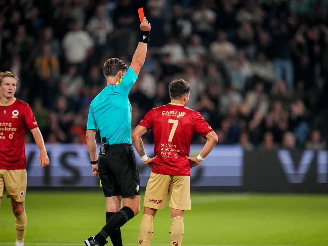 Rood voor Lazaros Lamprou van Excelsior