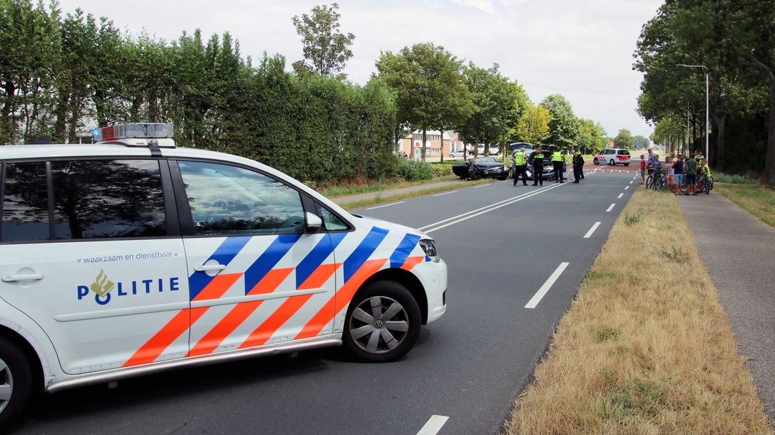 Oude Rijksweg even afgesloten na botsing waarbij twee mensen gewond raakten