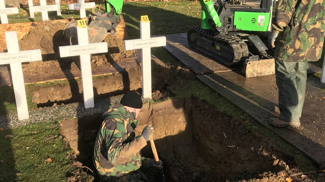 De twee stoffelijke overschotten zijn vanmorgen opgegraven