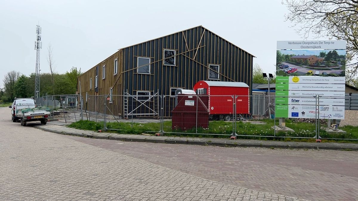 Nieuwe gymzaal Easternijtsjerk krijgt vorm: “In september kunnen de kinderen hier sporten”