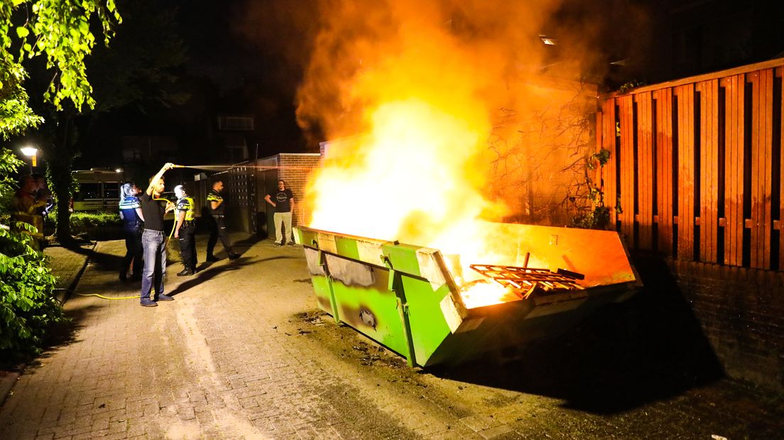 De containerbrand aan De Zeis in Apeldoorn.