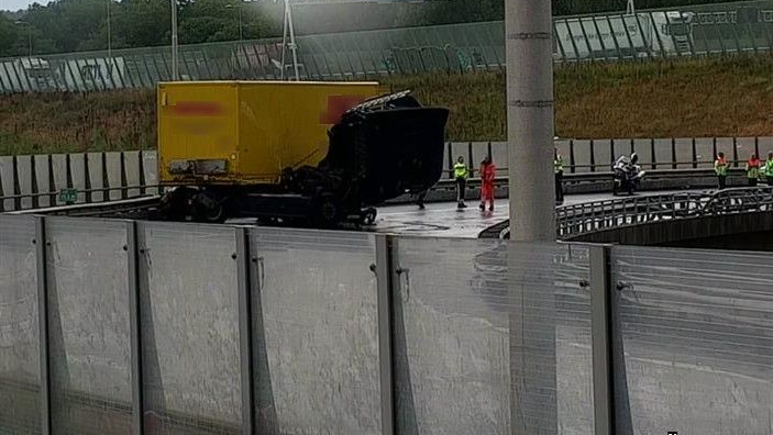De ravage op de weg is groot.