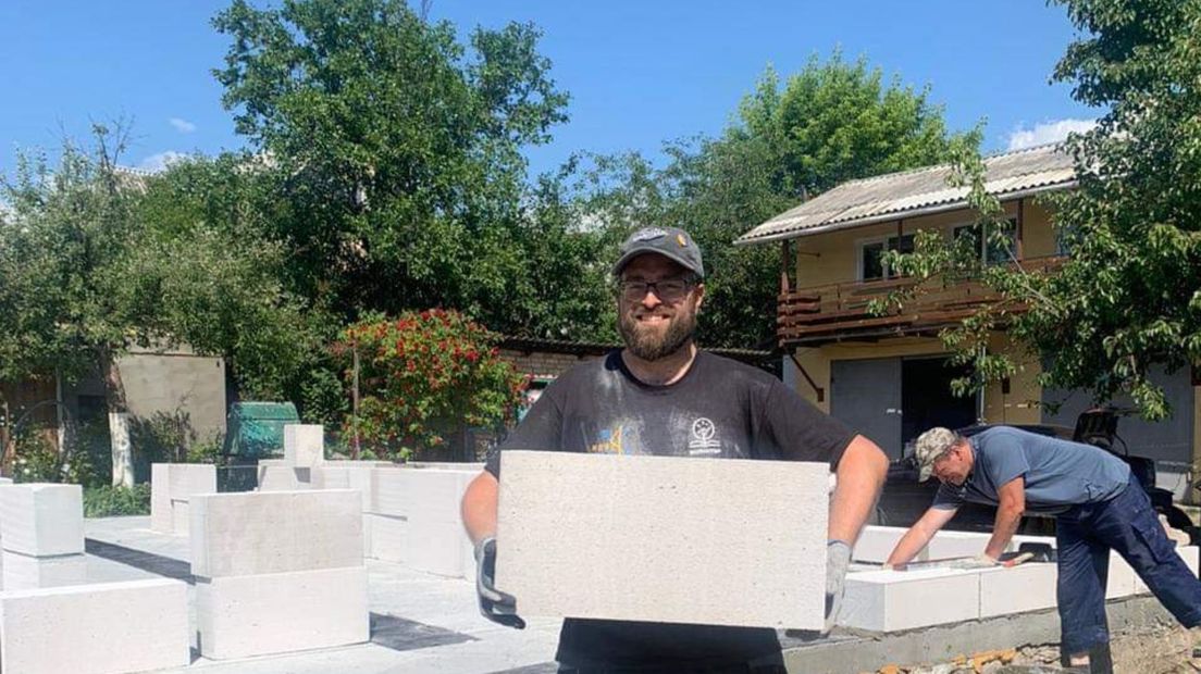 Joël Visser bouwt tiny houses in getroffen oorlogsgebied in Oekraïne