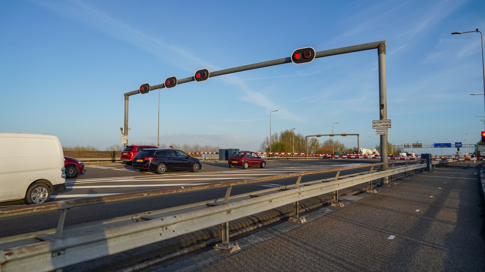 112-nieuws: Driebondsbrug in Stad is in storing geraakt: file op ringweg