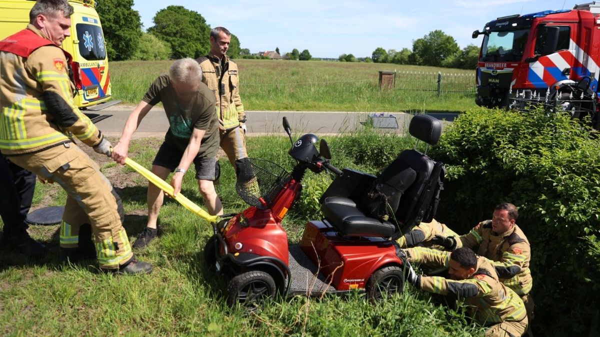 112 Nieuws: Fietsers gewond bij botsing in Zwolle | Wielrenner in Enschede geschept door auto