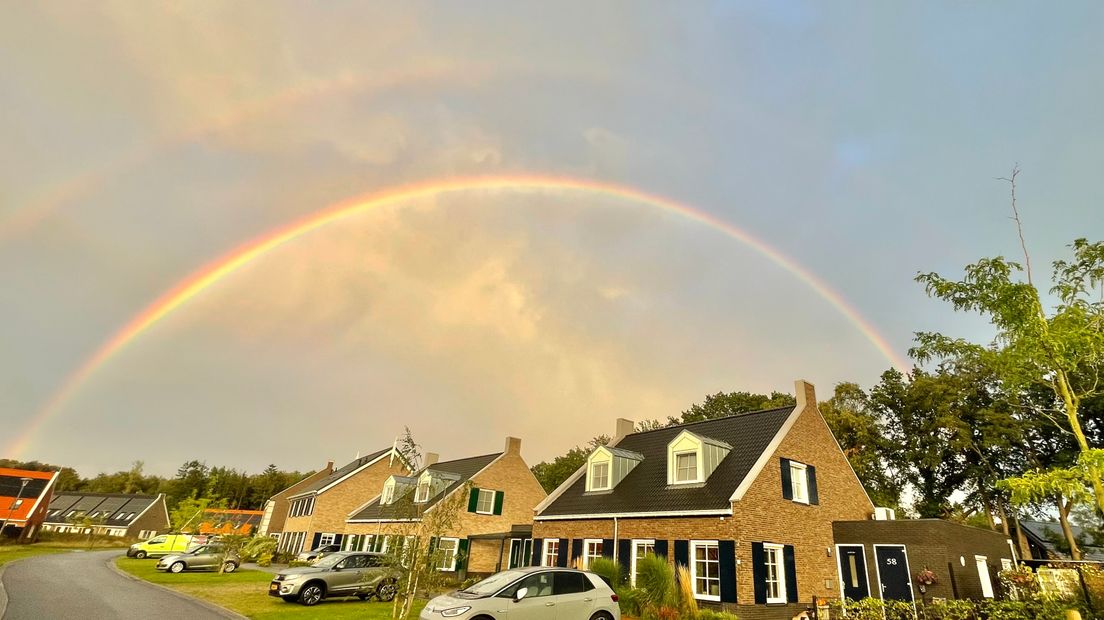 Ook boven Assen was een dubbele regenboog te zien