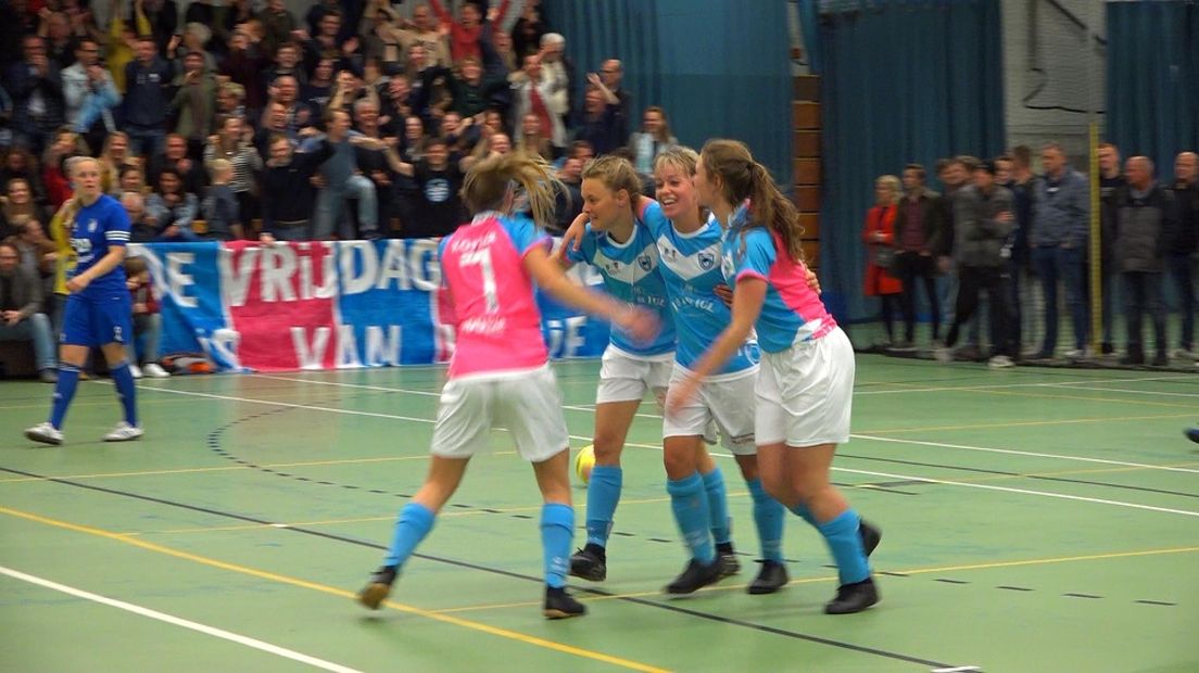 Drs. Vijfje viert de 3-1 overwinning