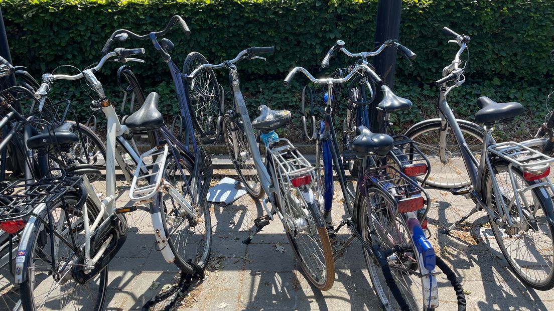 Fietswrakken op het station van Hoogezand -Sappemeer