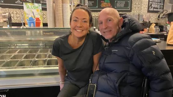 Manfred en Mirjam kunnen ijssalon na ongeluk niet meer runnen, buurt neemt werk over. Manfred en Mirjam kunnen ijssalon na ongeluk niet meer runnen, buurt neemt werk over.