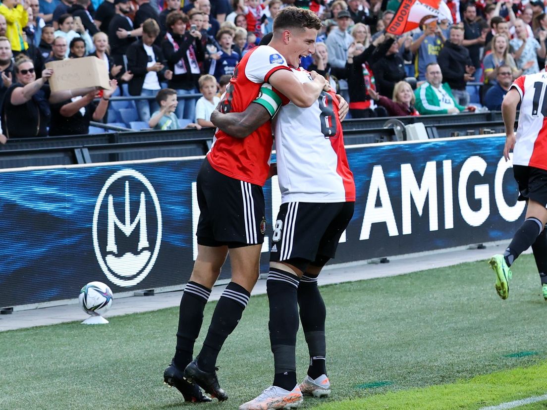 Guus Til viert een van zijn drie treffers tegen FC Drita