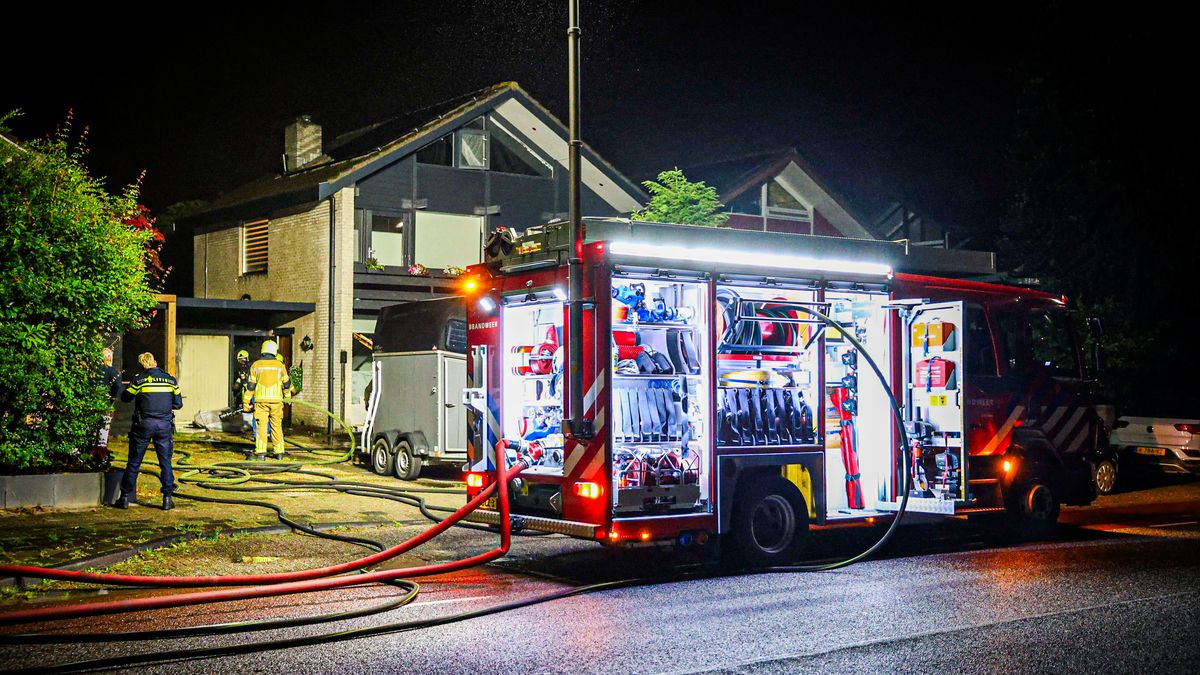 Felle garagebrand aan de Eikesingel in Drachten