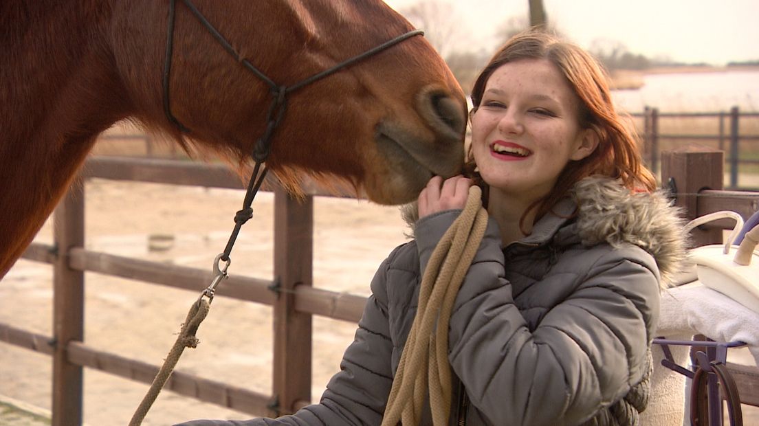 Pubers op een paard: 'Het helpt de weg naar school terug te vinden'