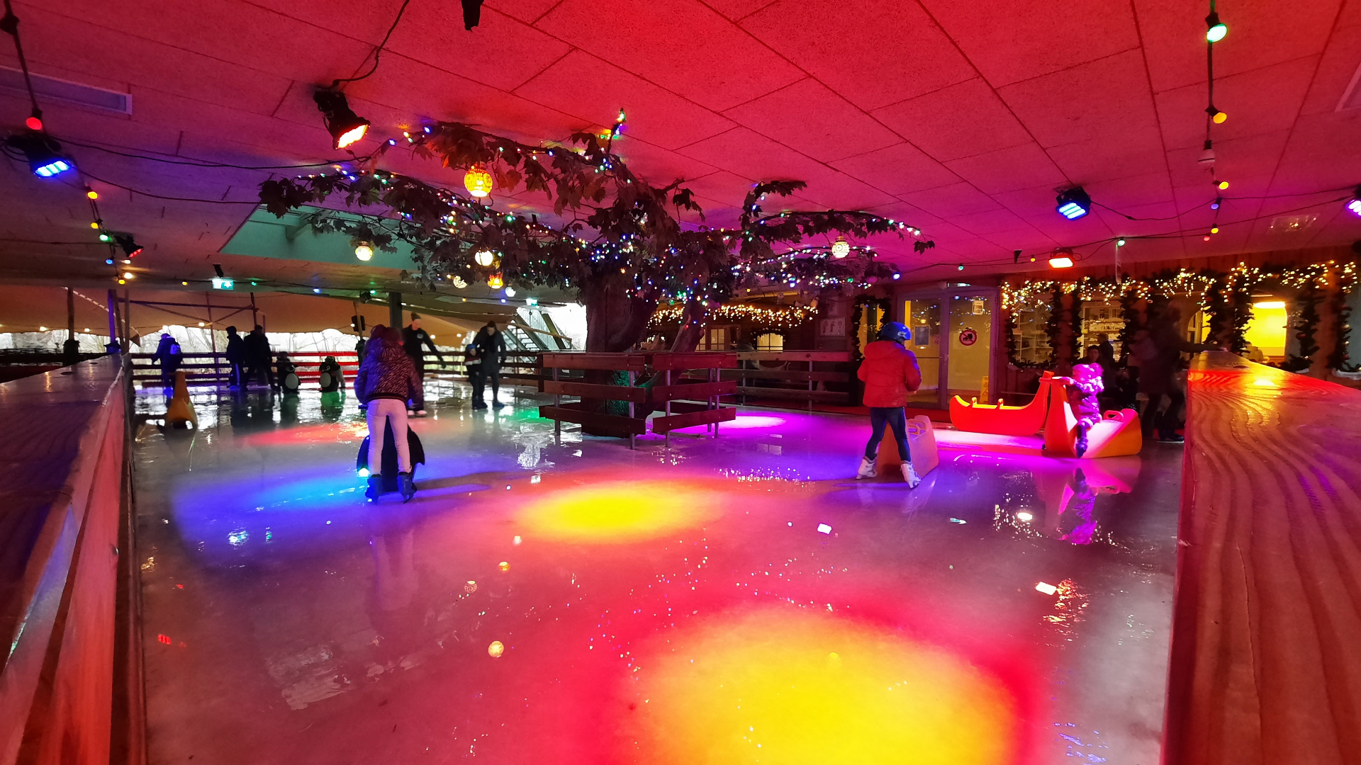 De ijsbaan van het Plaswijckpark op archiefbeeld.