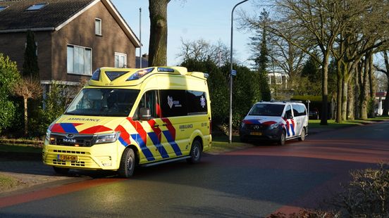 Fietser gewond bij botsing met motor in Norg. Fietser gewond bij botsing met motor in Norg.