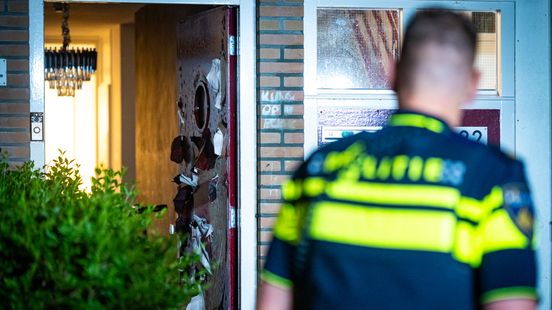 Explosies bij woningen zorgen voor schade, politie zoekt daders