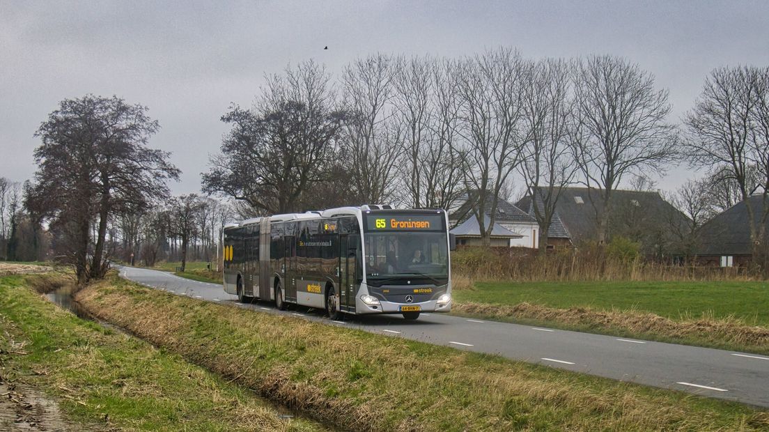 Buslijn 65 onderweg naar Ulrum