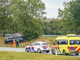 Taxichauffeur vliegt uit de bocht op afrit A32