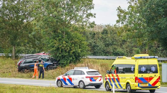 Taxichauffeur vliegt uit de bocht op afrit A32 Nieuws