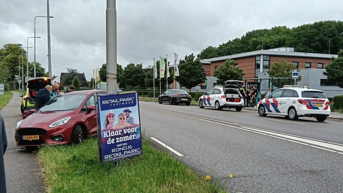 Twee auto’s botsen tegen elkaar in Herten