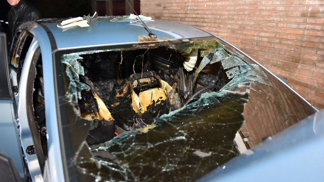 Autobrand in Hoograven rond 23.00 uur ontdekt