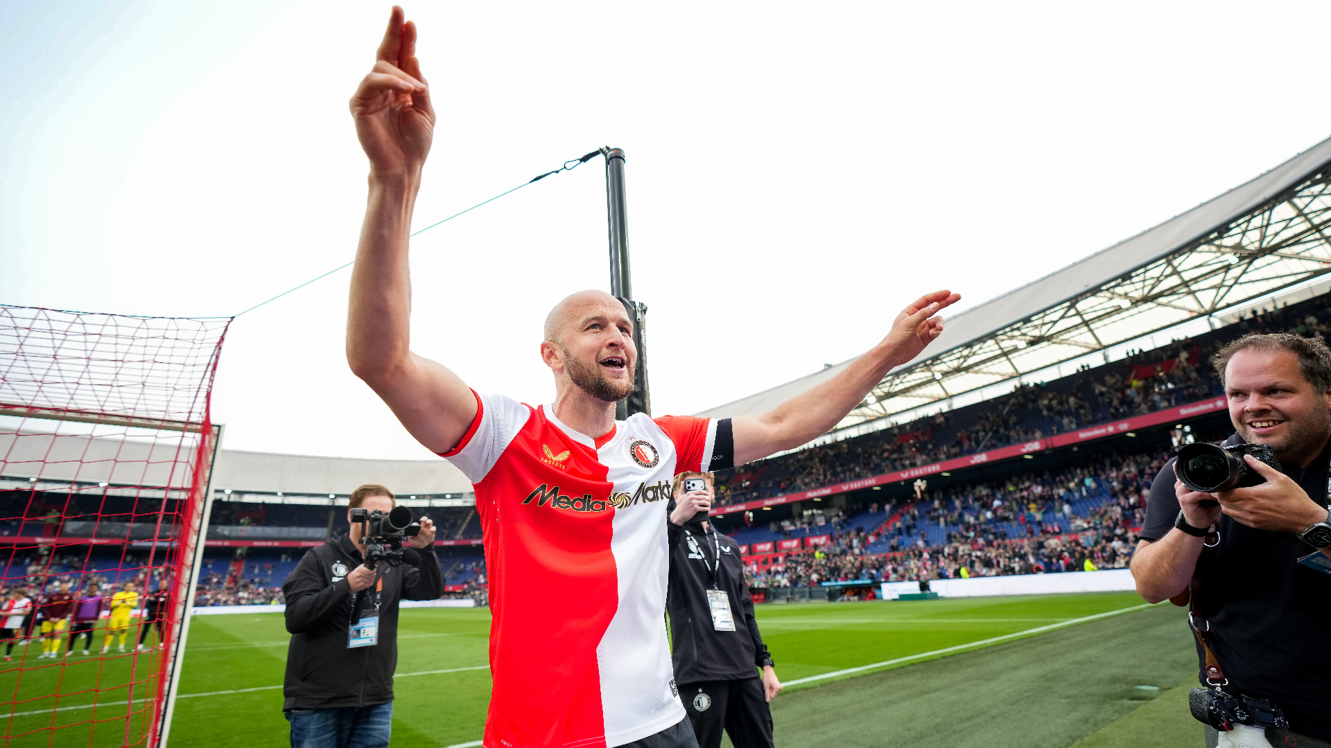 Gernot Trauner viert feest nadat Feyenoord zich plaatst voor Champions League