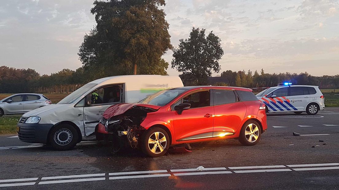 Vrouw en kind naar ziekenhuis gebracht na ongeval tussen Ommen en Zwolle