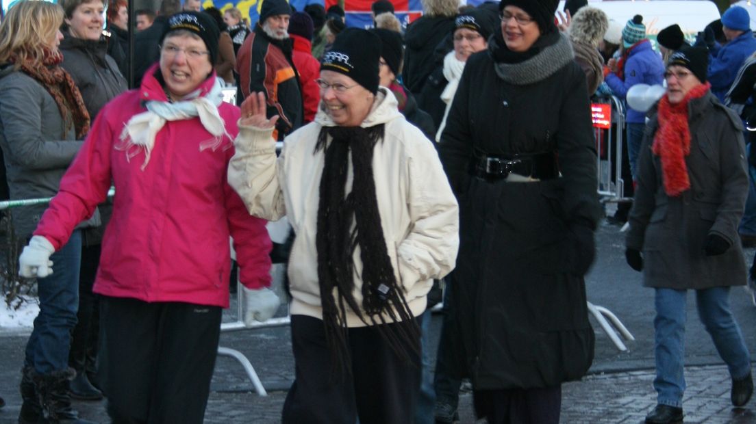 Klaes Hoekstra zijn vrouw Greetje tijdens de Bedumer loop van 2012