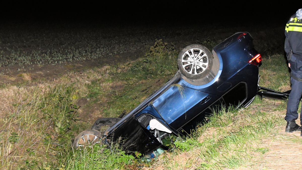 Meerdere auto's over de kop op verschillende plekken
